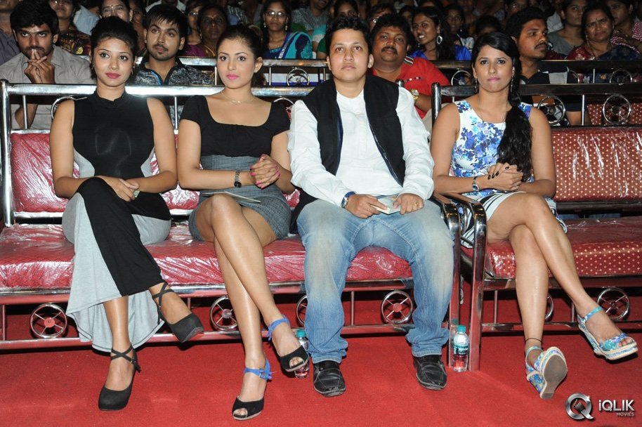 Undhile-Manchi-Kalam-Mundhu-Mundhuna-Movie-Audio-Launch